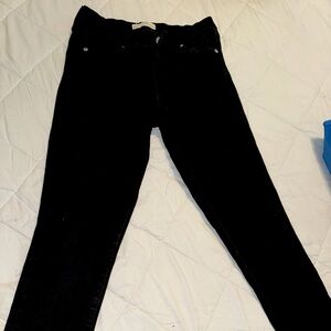 GAP Women’s  26R True Skinny black jeans.  Like Brand New.